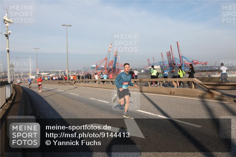 03.10.2025 - Köhlbrandbrückenlauf Yannick Fuchs http://msf.ph/oto/9144413 03.10.2025 08:32:37 Position 2  meine-sportfotos.de
