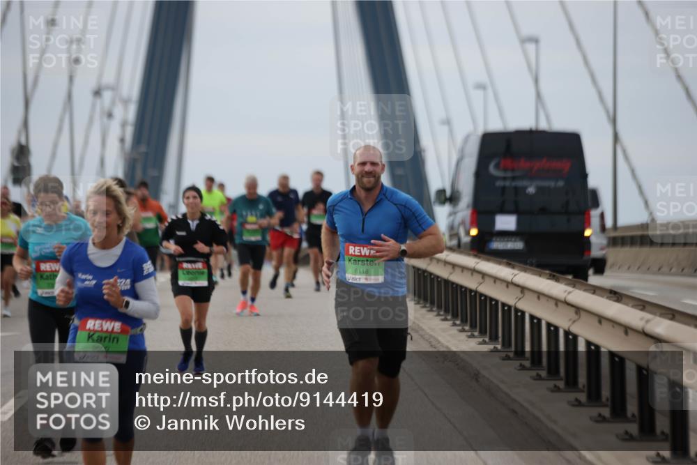 03.10.2025 - Köhlbrandbrückenlauf Jannik Wohlers http://msf.ph/oto/9144419 03.10.2025 15:45:45 Position 1 124, 9600, 8118 meine-sportfotos.de