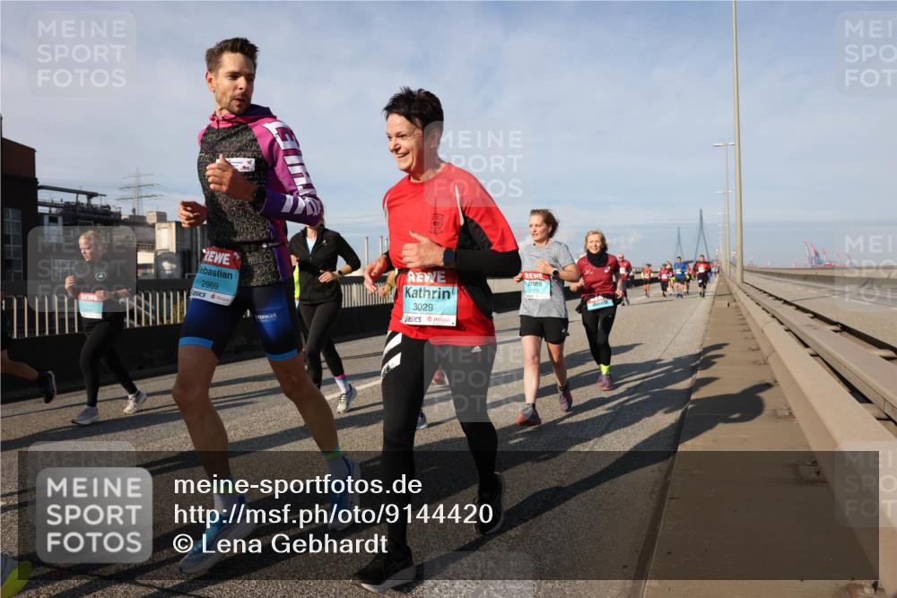 03.10.2025 - Köhlbrandbrückenlauf Lena Gebhardt http://msf.ph/oto/9144420 03.10.2025 10:02:08 Position 2 2969, 1435, 30, 1, 3029, 2978 meine-sportfotos.de