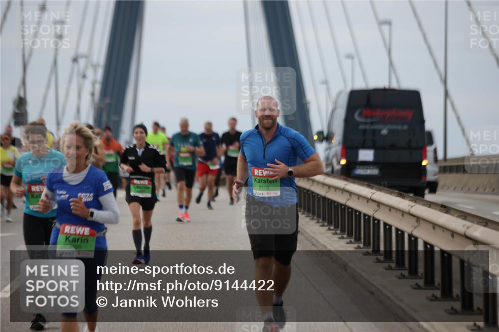 03.10.2025 - Köhlbrandbrückenlauf Jannik Wohlers http://msf.ph/oto/9144422 03.10.2025 15:45:45 Position 1 1624, 9600, 8118 meine-sportfotos.de