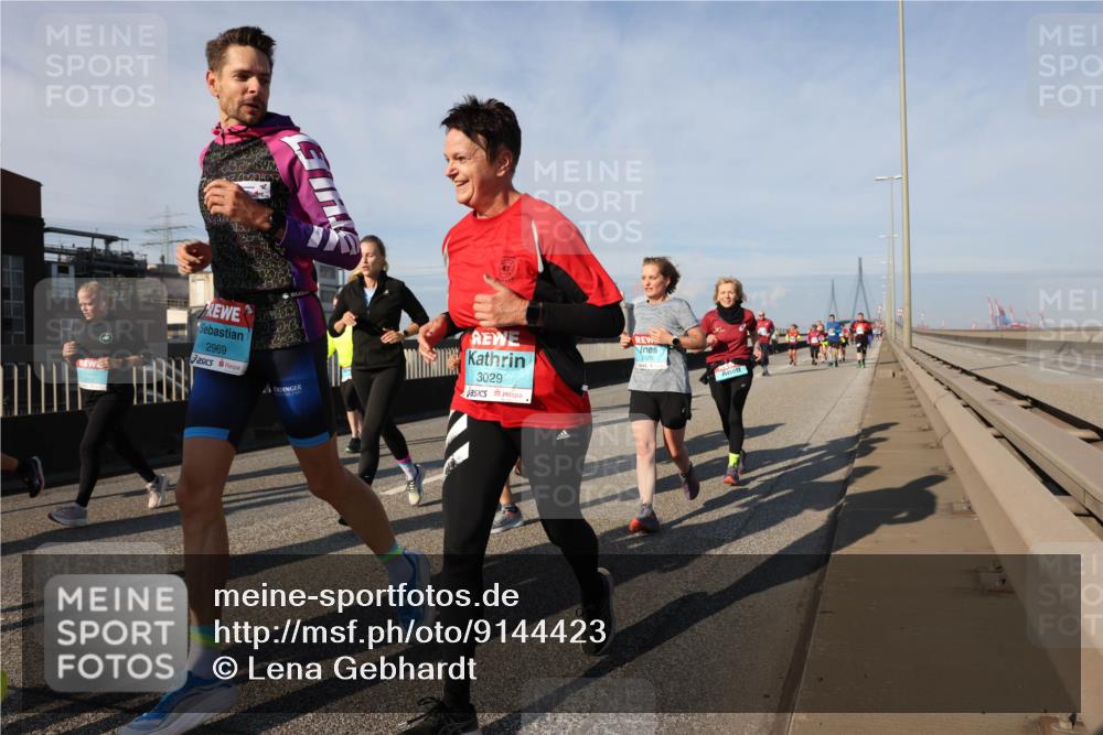 03.10.2025 - Köhlbrandbrückenlauf Lena Gebhardt http://msf.ph/oto/9144423 03.10.2025 10:02:09 Position 2 2969, 30, 21, 3029 meine-sportfotos.de