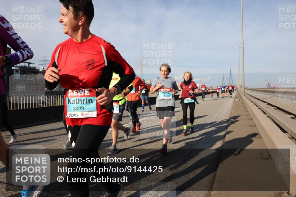 03.10.2025 - Köhlbrandbrückenlauf Lena Gebhardt http://msf.ph/oto/9144425 03.10.2025 10:02:09 Position 2 3029 meine-sportfotos.de