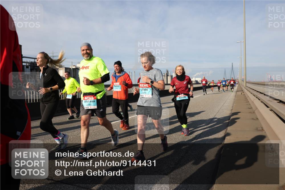 03.10.2025 - Köhlbrandbrückenlauf Lena Gebhardt http://msf.ph/oto/9144431 03.10.2025 10:02:09 Position 2 2740, 2978 meine-sportfotos.de