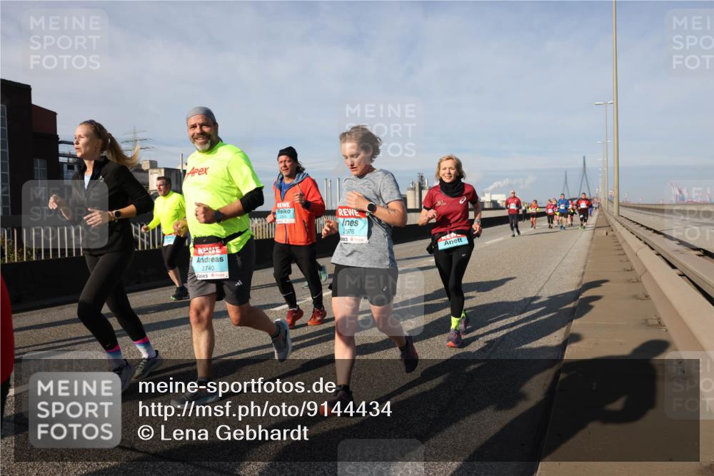 03.10.2025 - Köhlbrandbrückenlauf Lena Gebhardt http://msf.ph/oto/9144434 03.10.2025 10:02:09 Position 2 2740, 2978 meine-sportfotos.de