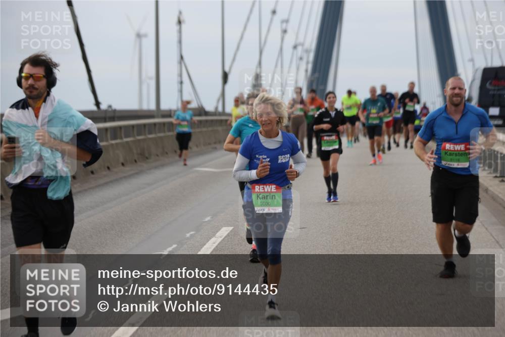 03.10.2025 - Köhlbrandbrückenlauf Jannik Wohlers http://msf.ph/oto/9144435 03.10.2025 15:45:46 Position 1 9600, 8118 meine-sportfotos.de