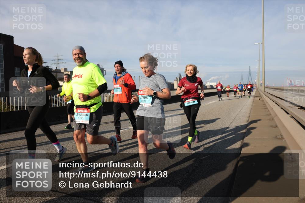 03.10.2025 - Köhlbrandbrückenlauf Lena Gebhardt http://msf.ph/oto/9144438 03.10.2025 10:02:09 Position 2 2740, 2978 meine-sportfotos.de
