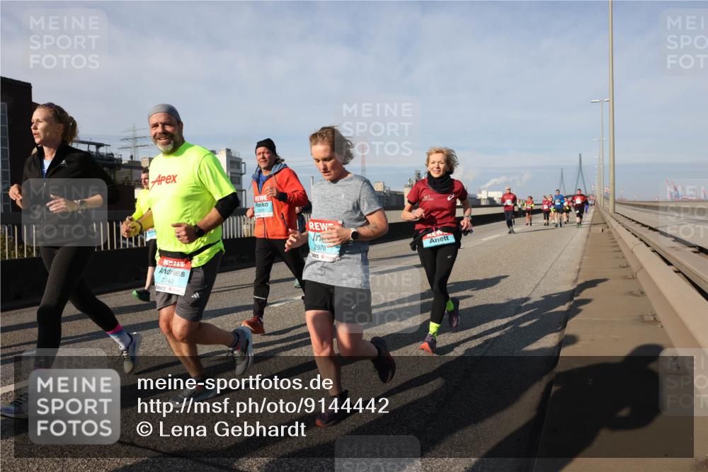 03.10.2025 - Köhlbrandbrückenlauf Lena Gebhardt http://msf.ph/oto/9144442 03.10.2025 10:02:09 Position 2 2740, 2978 meine-sportfotos.de