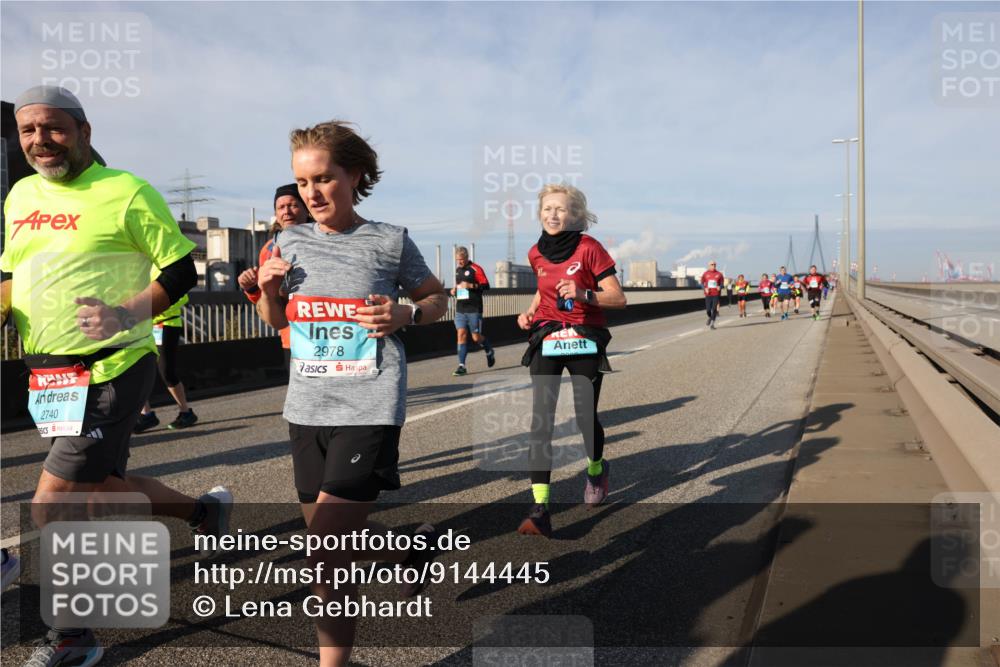 03.10.2025 - Köhlbrandbrückenlauf Lena Gebhardt http://msf.ph/oto/9144445 03.10.2025 10:02:10 Position 2 2740, 2978 meine-sportfotos.de