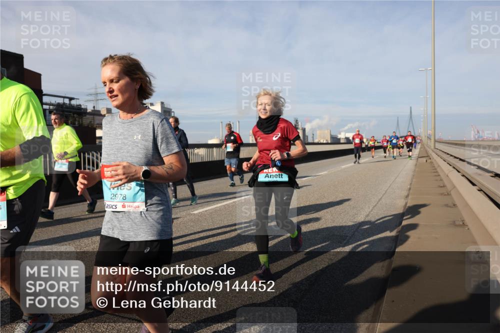 03.10.2025 - Köhlbrandbrückenlauf Lena Gebhardt http://msf.ph/oto/9144452 03.10.2025 10:02:10 Position 2 2978 meine-sportfotos.de
