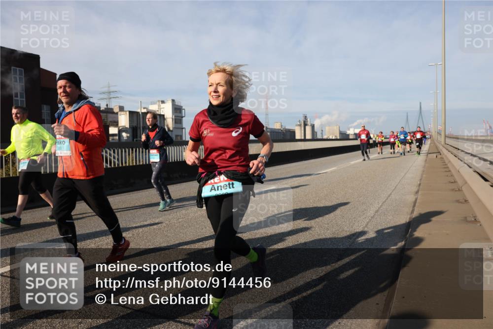 03.10.2025 - Köhlbrandbrückenlauf Lena Gebhardt http://msf.ph/oto/9144456 03.10.2025 10:02:10 Position 2 2350 meine-sportfotos.de