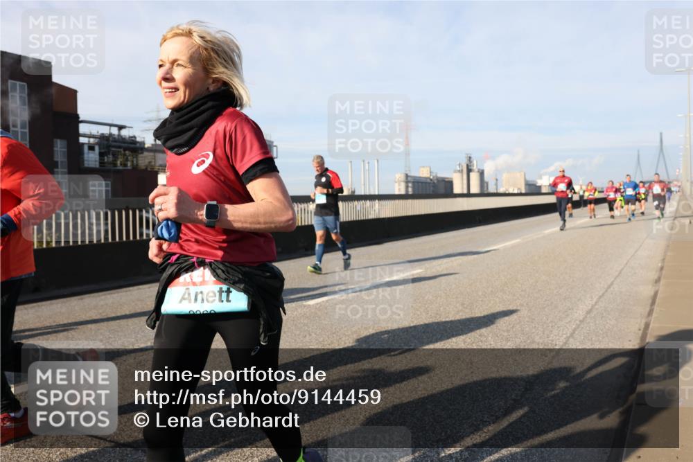 03.10.2025 - Köhlbrandbrückenlauf Lena Gebhardt http://msf.ph/oto/9144459 03.10.2025 10:02:10 Position 2  meine-sportfotos.de