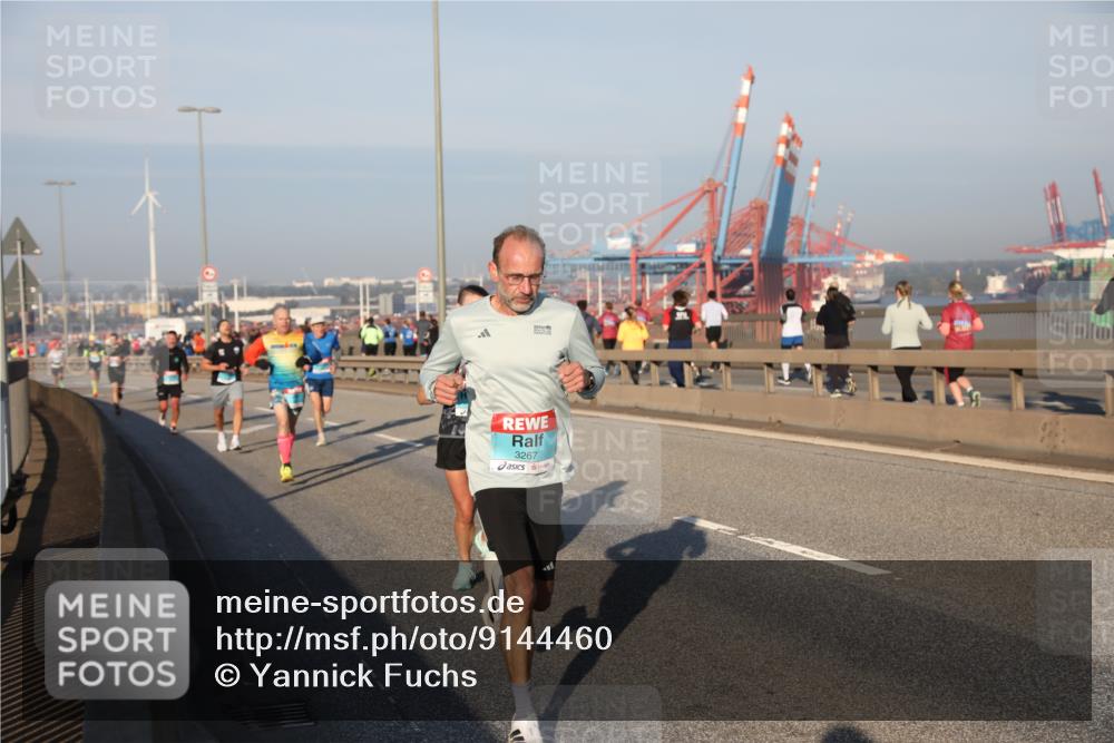 03.10.2025 - Köhlbrandbrückenlauf Yannick Fuchs http://msf.ph/oto/9144460 03.10.2025 08:32:49 Position 2 3267 meine-sportfotos.de