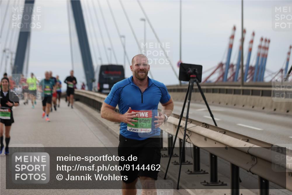 03.10.2025 - Köhlbrandbrückenlauf Jannik Wohlers http://msf.ph/oto/9144462 03.10.2025 15:45:47 Position 1 8118 meine-sportfotos.de