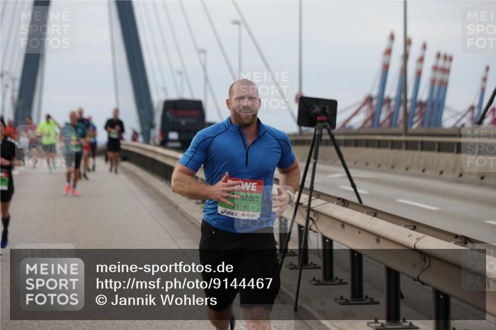 03.10.2025 - Köhlbrandbrückenlauf Jannik Wohlers http://msf.ph/oto/9144467 03.10.2025 15:45:47 Position 1 3118 meine-sportfotos.de
