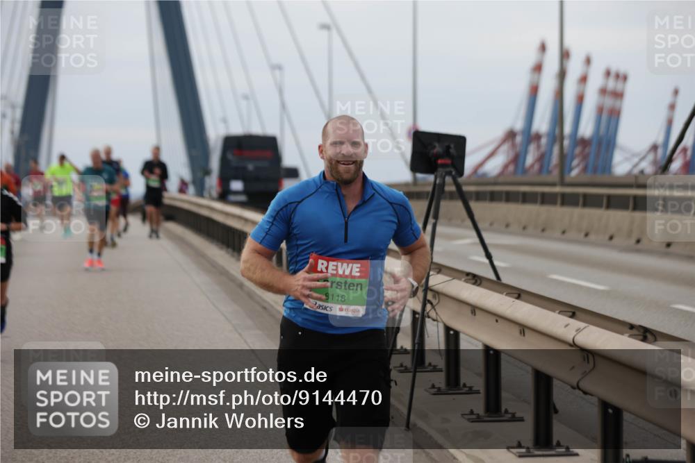 03.10.2025 - Köhlbrandbrückenlauf Jannik Wohlers http://msf.ph/oto/9144470 03.10.2025 15:45:48 Position 1 8118 meine-sportfotos.de
