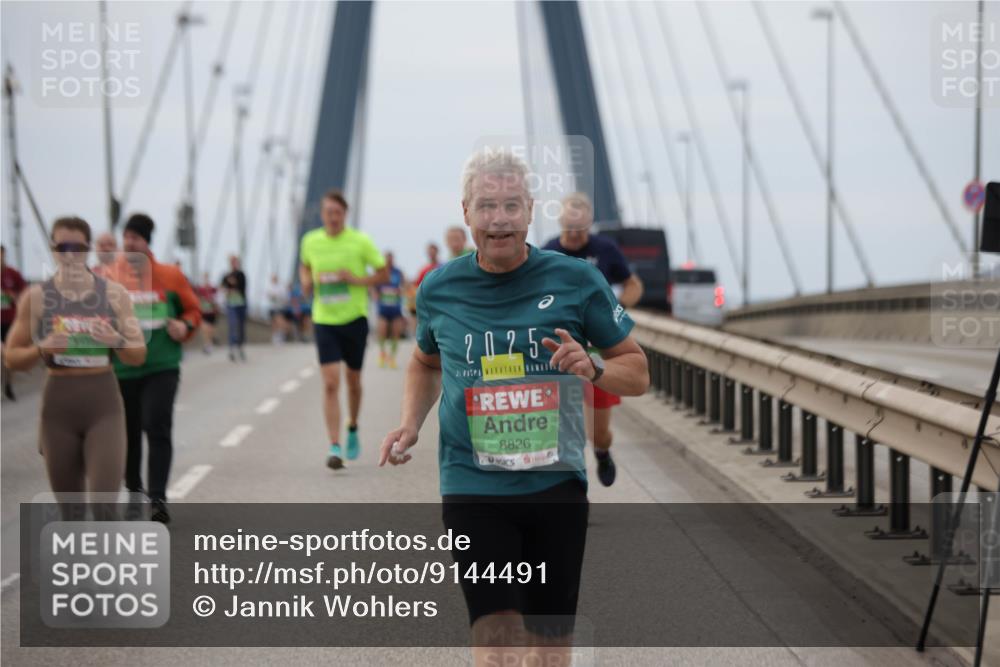 03.10.2025 - Köhlbrandbrückenlauf Jannik Wohlers http://msf.ph/oto/9144491 03.10.2025 15:45:54 Position 1 2025, 8826 meine-sportfotos.de