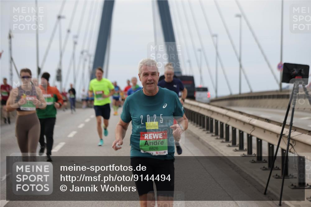03.10.2025 - Köhlbrandbrückenlauf Jannik Wohlers http://msf.ph/oto/9144494 03.10.2025 15:45:54 Position 1 2025, 29, 8826 meine-sportfotos.de