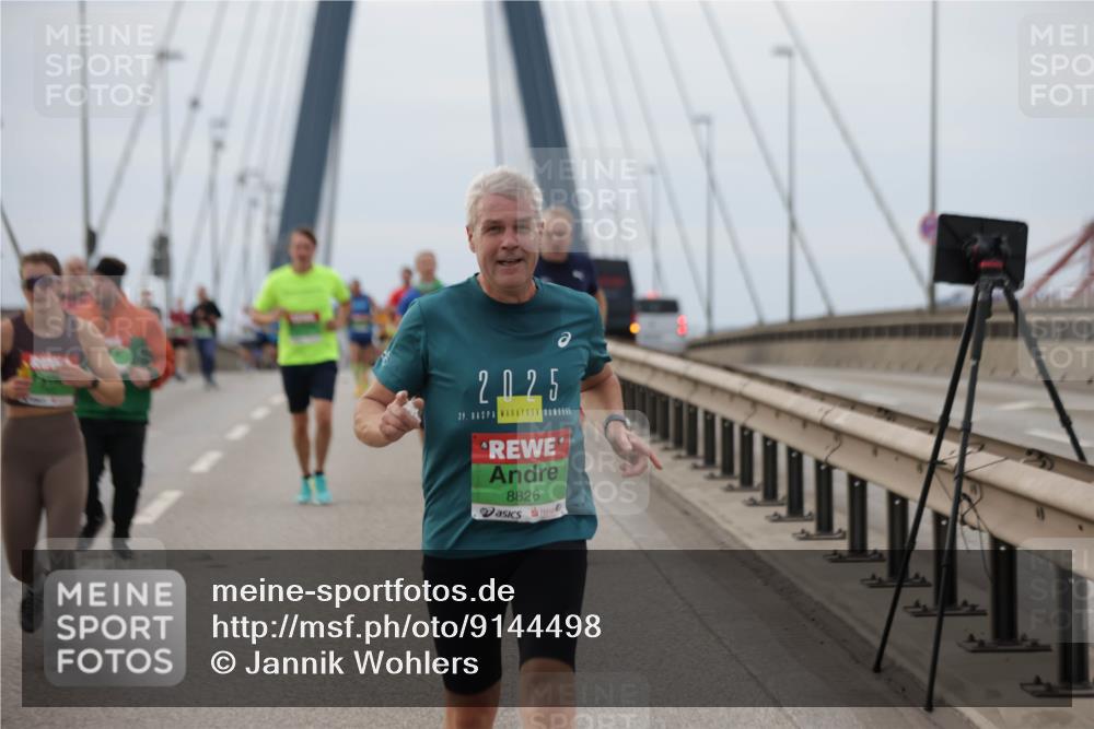 03.10.2025 - Köhlbrandbrückenlauf Jannik Wohlers http://msf.ph/oto/9144498 03.10.2025 15:45:54 Position 1 2025, 39, 8826 meine-sportfotos.de