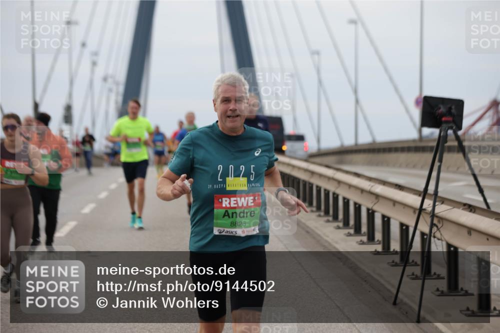 03.10.2025 - Köhlbrandbrückenlauf Jannik Wohlers http://msf.ph/oto/9144502 03.10.2025 15:45:54 Position 1 2025, 39, 8826 meine-sportfotos.de