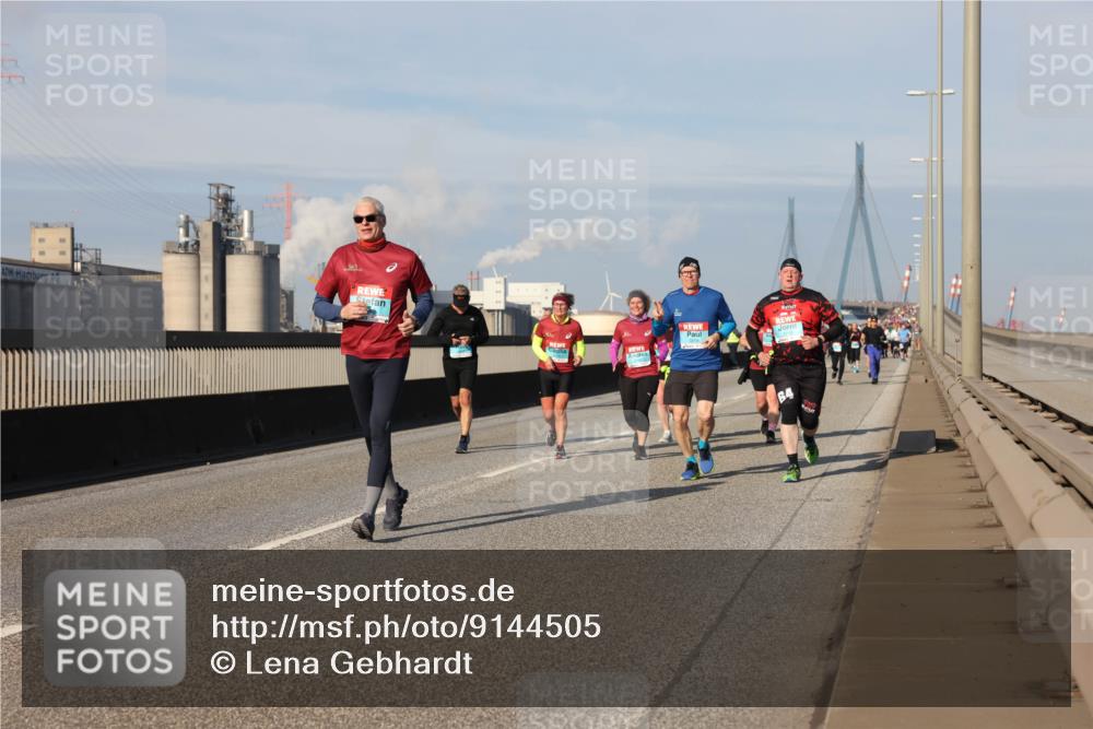 03.10.2025 - Köhlbrandbrückenlauf Lena Gebhardt http://msf.ph/oto/9144505 03.10.2025 10:02:12 Position 2 64 meine-sportfotos.de
