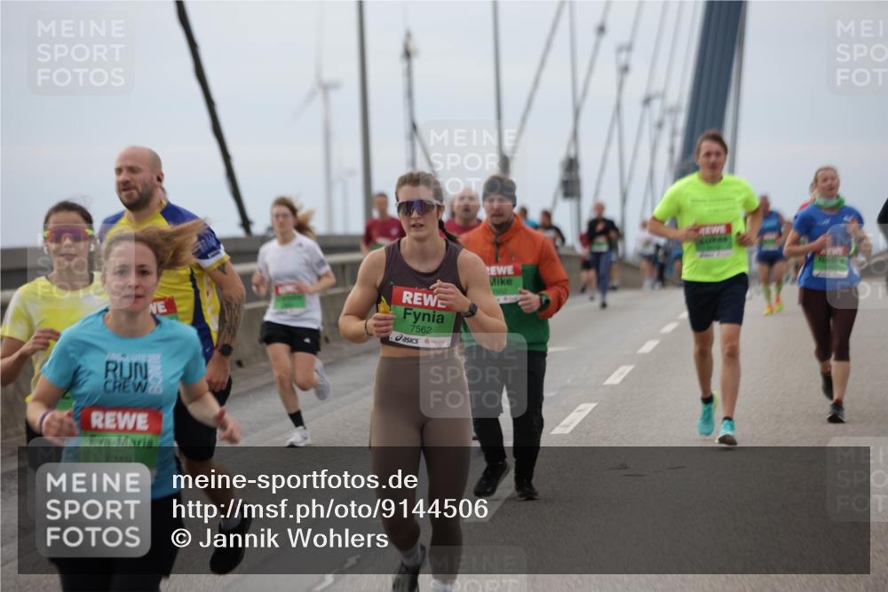 03.10.2025 - Köhlbrandbrückenlauf Jannik Wohlers http://msf.ph/oto/9144506 03.10.2025 15:45:55 Position 1 7349, 7562, 7552 meine-sportfotos.de