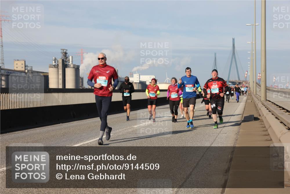 03.10.2025 - Köhlbrandbrückenlauf Lena Gebhardt http://msf.ph/oto/9144509 03.10.2025 10:02:12 Position 2 64 meine-sportfotos.de