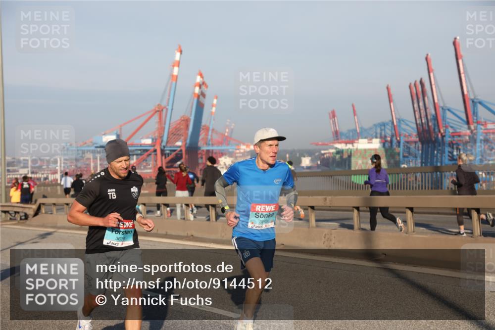 03.10.2025 - Köhlbrandbrückenlauf Yannick Fuchs http://msf.ph/oto/9144512 03.10.2025 08:32:54 Position 2 3248, 3629 meine-sportfotos.de