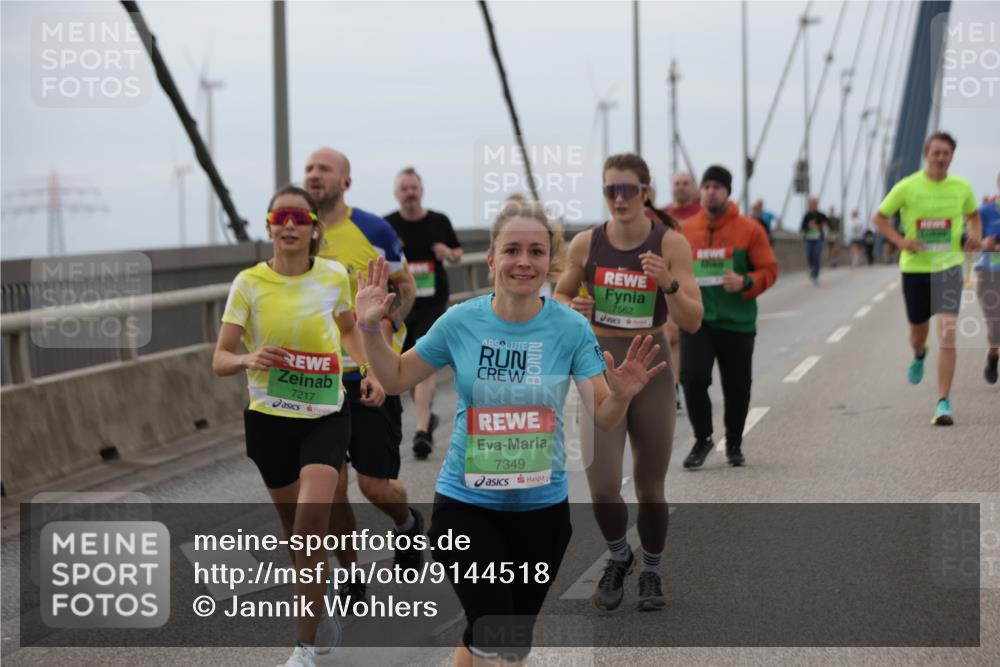 03.10.2025 - Köhlbrandbrückenlauf Jannik Wohlers http://msf.ph/oto/9144518 03.10.2025 15:45:56 Position 1 7217, 7349, 7562 meine-sportfotos.de