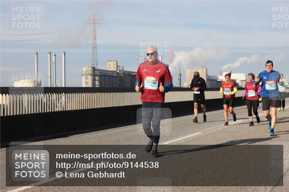03.10.2025 - Köhlbrandbrückenlauf Lena Gebhardt http://msf.ph/oto/9144538 03.10.2025 10:02:13 Position 2 1483 meine-sportfotos.de