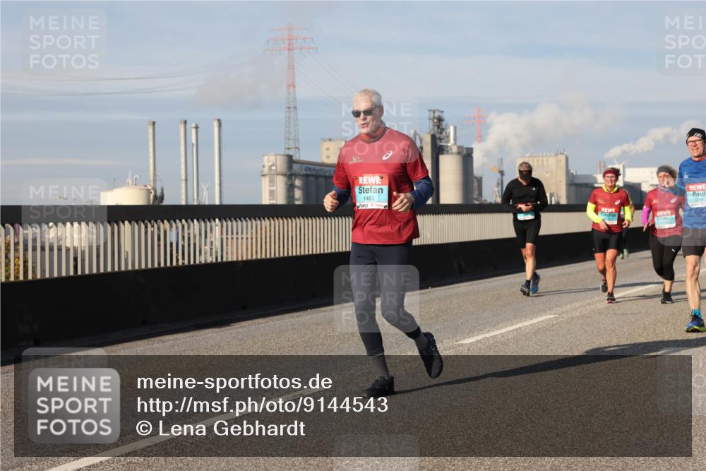03.10.2025 - Köhlbrandbrückenlauf Lena Gebhardt http://msf.ph/oto/9144543 03.10.2025 10:02:14 Position 2 1483, 22, 3259 meine-sportfotos.de