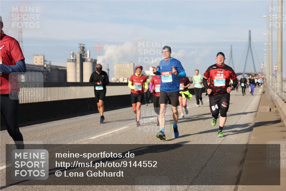 03.10.2025 - Köhlbrandbrückenlauf Lena Gebhardt http://msf.ph/oto/9144552 03.10.2025 10:02:14 Position 2 3259, 3713, 64 meine-sportfotos.de