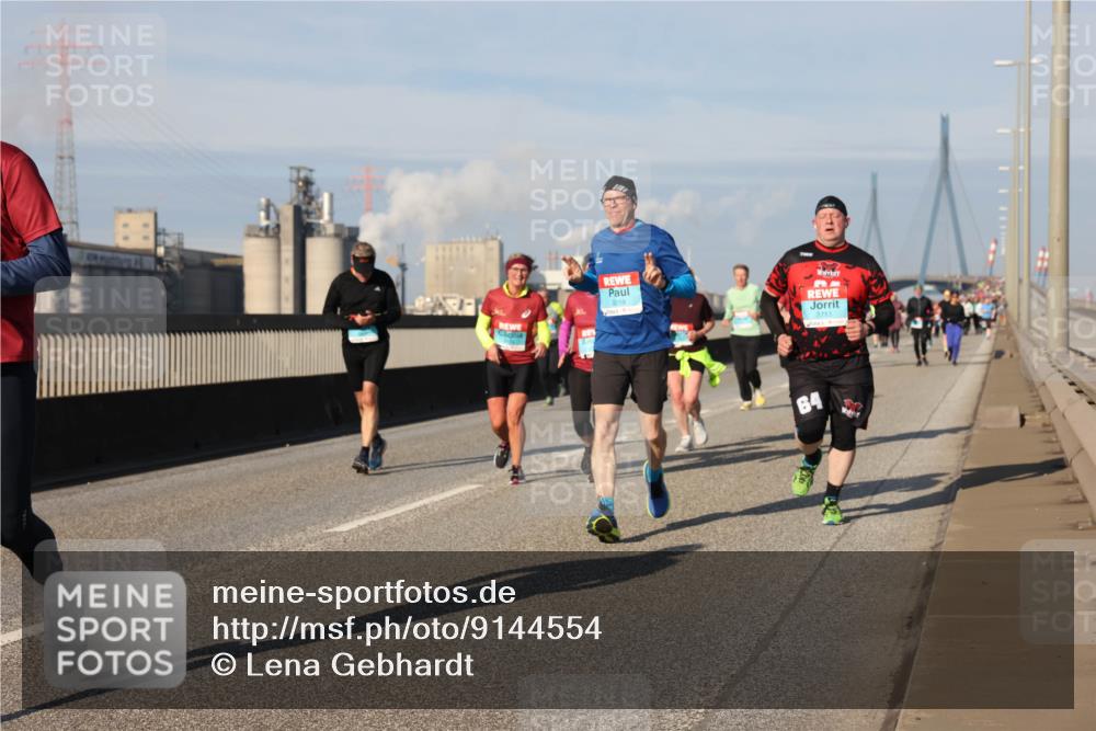 03.10.2025 - Köhlbrandbrückenlauf Lena Gebhardt http://msf.ph/oto/9144554 03.10.2025 10:02:14 Position 2 3259, 3713, 64 meine-sportfotos.de
