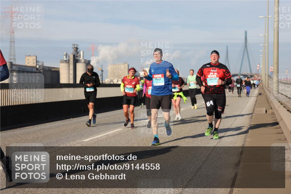03.10.2025 - Köhlbrandbrückenlauf Lena Gebhardt http://msf.ph/oto/9144558 03.10.2025 10:02:14 Position 2 3713, 3259, 64 meine-sportfotos.de
