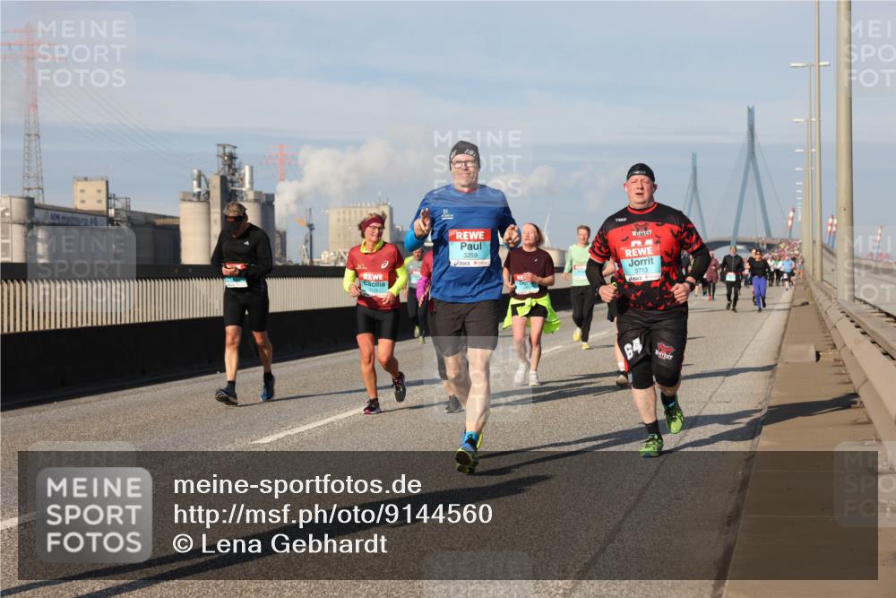 03.10.2025 - Köhlbrandbrückenlauf Lena Gebhardt http://msf.ph/oto/9144560 03.10.2025 10:02:15 Position 2 3259, 3713, 64 meine-sportfotos.de
