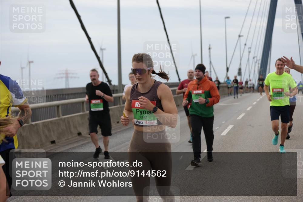 03.10.2025 - Köhlbrandbrückenlauf Jannik Wohlers http://msf.ph/oto/9144562 03.10.2025 15:45:57 Position 1 7562 meine-sportfotos.de
