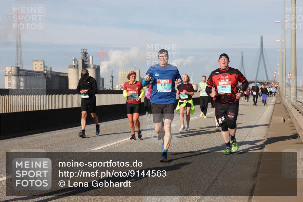 03.10.2025 - Köhlbrandbrückenlauf Lena Gebhardt http://msf.ph/oto/9144563 03.10.2025 10:02:15 Position 2 3259, 3713, 84 meine-sportfotos.de