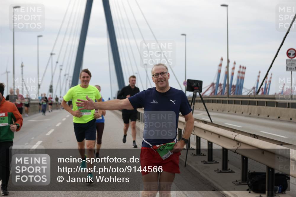 03.10.2025 - Köhlbrandbrückenlauf Jannik Wohlers http://msf.ph/oto/9144566 03.10.2025 15:45:58 Position 1 72, 300, 1 meine-sportfotos.de