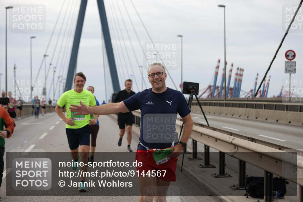 03.10.2025 - Köhlbrandbrückenlauf Jannik Wohlers http://msf.ph/oto/9144567 03.10.2025 15:45:58 Position 1 7, 1300 meine-sportfotos.de