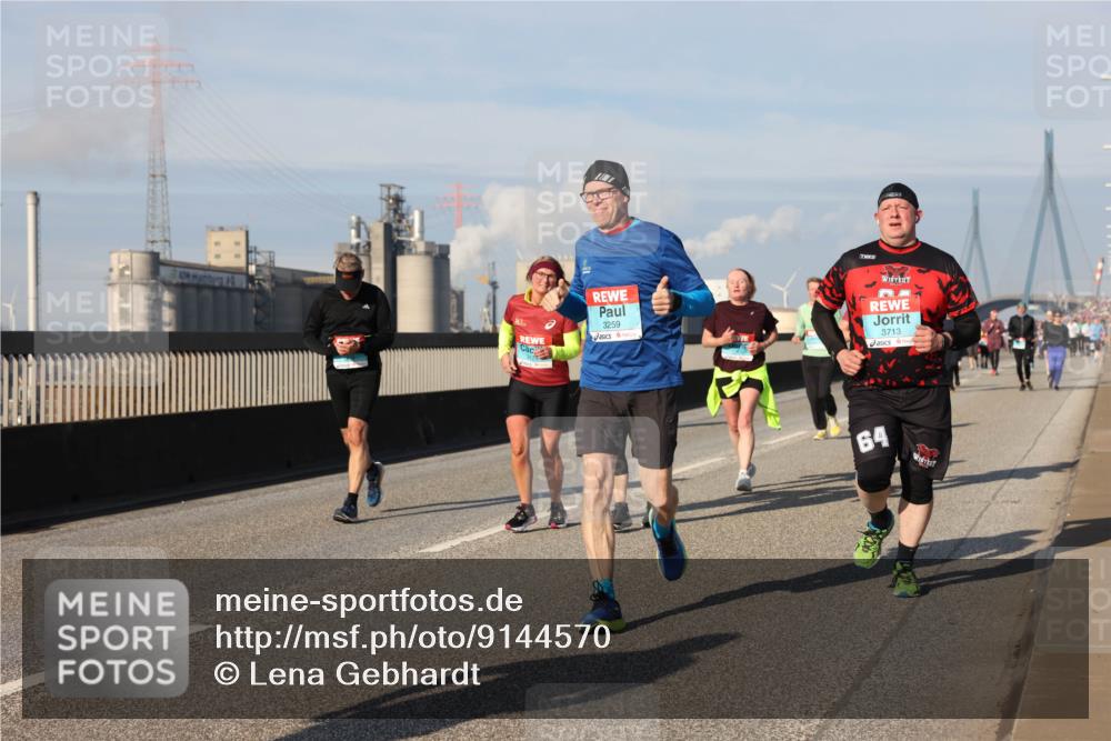 03.10.2025 - Köhlbrandbrückenlauf Lena Gebhardt http://msf.ph/oto/9144570 03.10.2025 10:02:15 Position 2 3259, 2, 3713, 64 meine-sportfotos.de