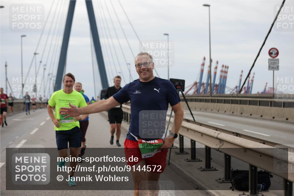03.10.2025 - Köhlbrandbrückenlauf Jannik Wohlers http://msf.ph/oto/9144572 03.10.2025 15:45:58 Position 1 742 meine-sportfotos.de