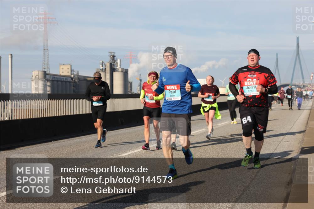 03.10.2025 - Köhlbrandbrückenlauf Lena Gebhardt http://msf.ph/oto/9144573 03.10.2025 10:02:15 Position 2 3259, 3713, 64 meine-sportfotos.de