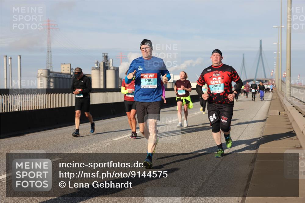 03.10.2025 - Köhlbrandbrückenlauf Lena Gebhardt http://msf.ph/oto/9144575 03.10.2025 10:02:16 Position 2 3259, 3713, 64 meine-sportfotos.de