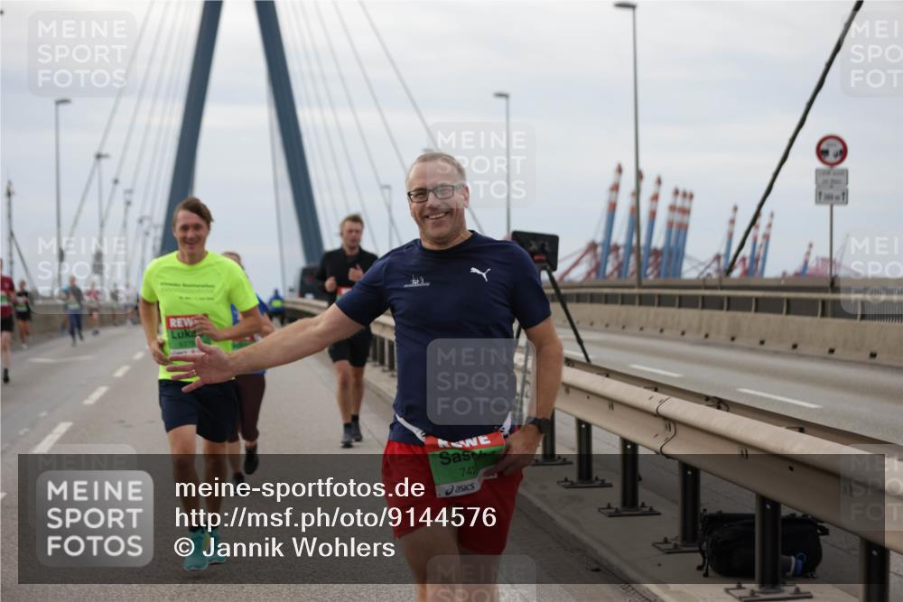 03.10.2025 - Köhlbrandbrückenlauf Jannik Wohlers http://msf.ph/oto/9144576 03.10.2025 15:45:58 Position 1 742 meine-sportfotos.de
