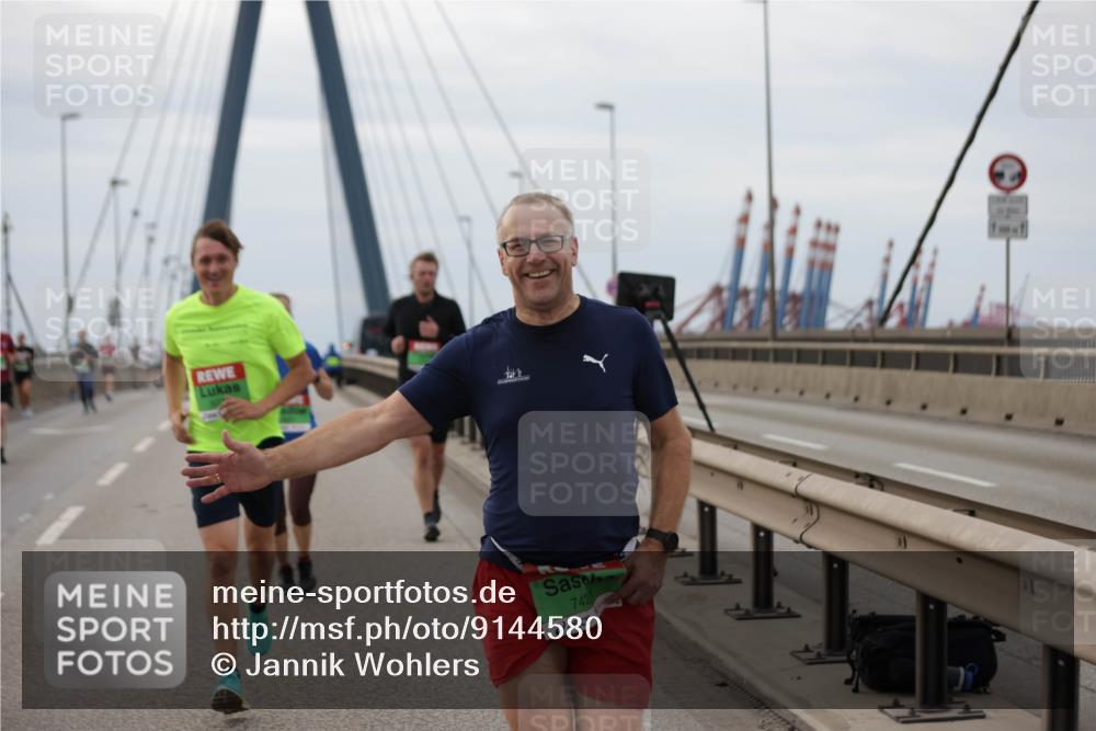 03.10.2025 - Köhlbrandbrückenlauf Jannik Wohlers http://msf.ph/oto/9144580 03.10.2025 15:45:58 Position 1 742 meine-sportfotos.de