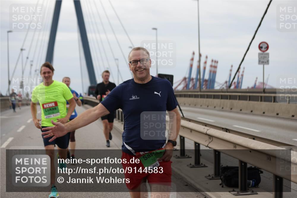 03.10.2025 - Köhlbrandbrückenlauf Jannik Wohlers http://msf.ph/oto/9144583 03.10.2025 15:45:58 Position 1 9378, 742 meine-sportfotos.de