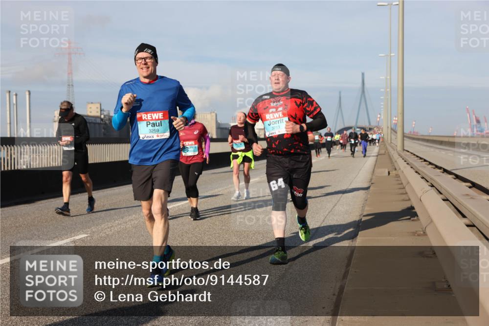 03.10.2025 - Köhlbrandbrückenlauf Lena Gebhardt http://msf.ph/oto/9144587 03.10.2025 10:02:16 Position 2 3259, 3713, 64 meine-sportfotos.de