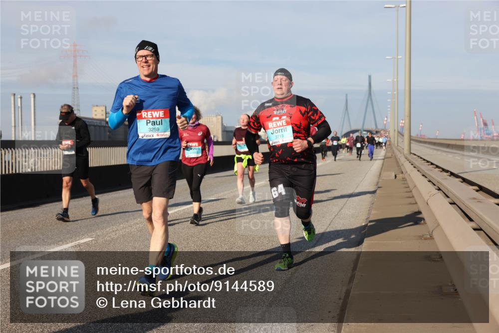 03.10.2025 - Köhlbrandbrückenlauf Lena Gebhardt http://msf.ph/oto/9144589 03.10.2025 10:02:16 Position 2 3259, 3713, 64 meine-sportfotos.de