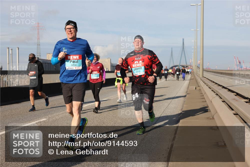 03.10.2025 - Köhlbrandbrückenlauf Lena Gebhardt http://msf.ph/oto/9144593 03.10.2025 10:02:16 Position 2 3259, 3713, 64 meine-sportfotos.de