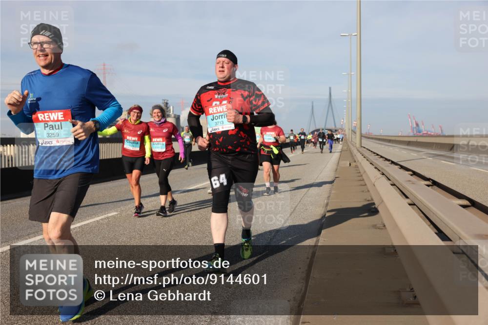 03.10.2025 - Köhlbrandbrückenlauf Lena Gebhardt http://msf.ph/oto/9144601 03.10.2025 10:02:17 Position 2 3259, 2174, 3713, 64 meine-sportfotos.de