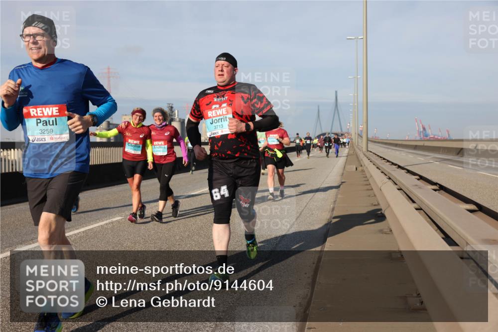 03.10.2025 - Köhlbrandbrückenlauf Lena Gebhardt http://msf.ph/oto/9144604 03.10.2025 10:02:17 Position 2 3259, 2143, 3713, 64 meine-sportfotos.de